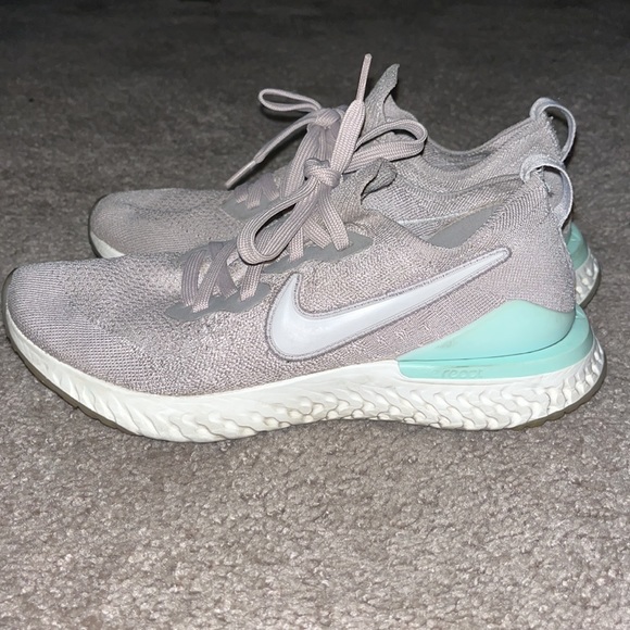 Worn Nike Epic React women’s sneakers size 9 - Picture 2 of 6